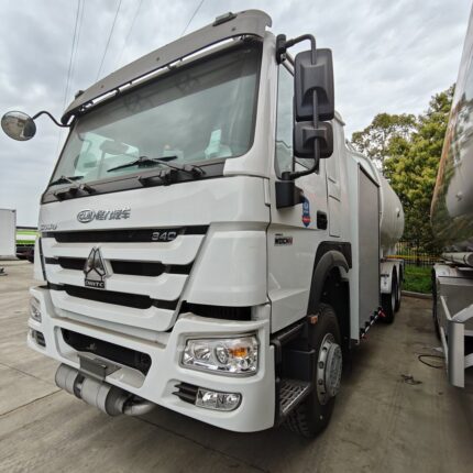 HOWO aircraft fueling truck with WP engine