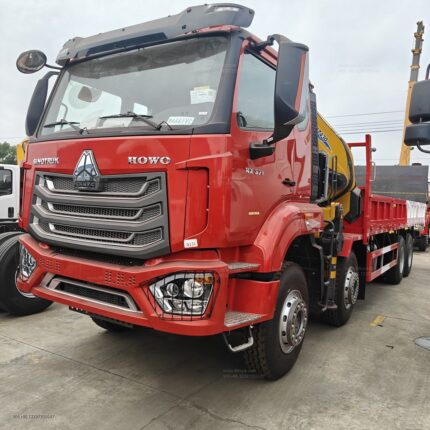 HOWO Knuckle Boom Crane Truck 371HP with Tail Lift for Africa